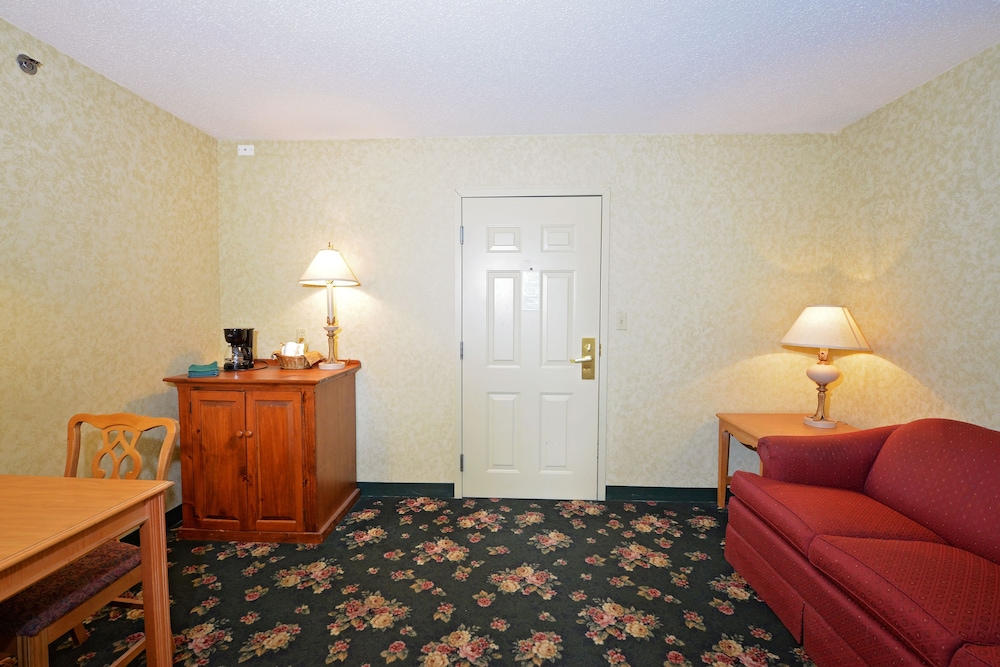 OurGuest Inn and Suites Downtown - photo 12