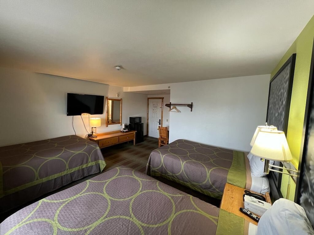 Super 8 by Wyndham Powell - photo 13