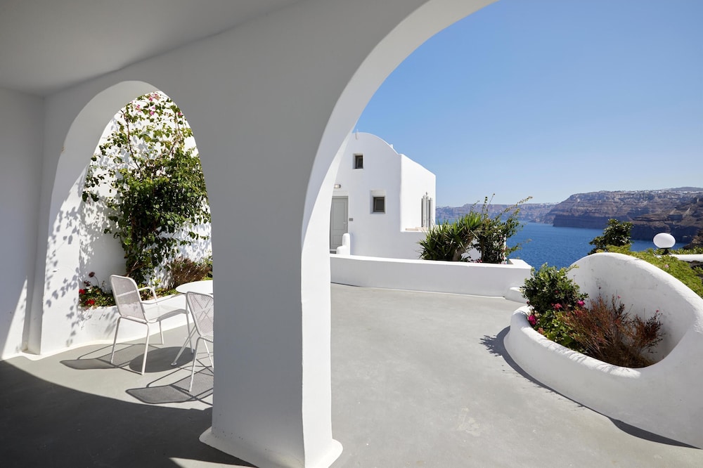 Santorini View - carbon neutral hotel in Fira