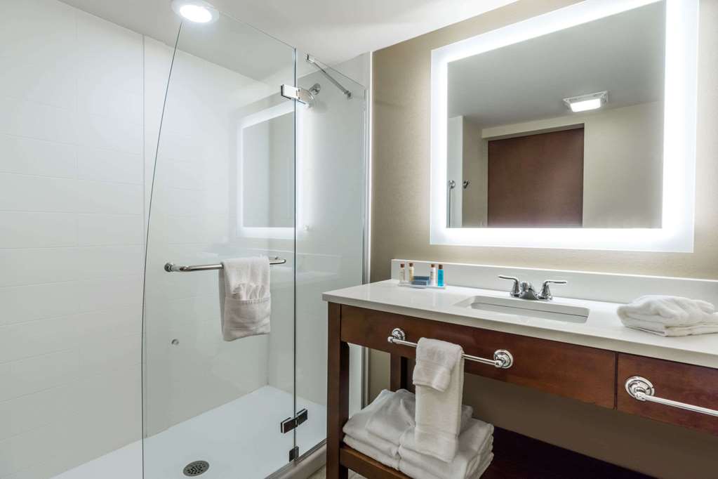 Hawthorn Suites by Wyndham Wheeling at the Highlands - photo 10