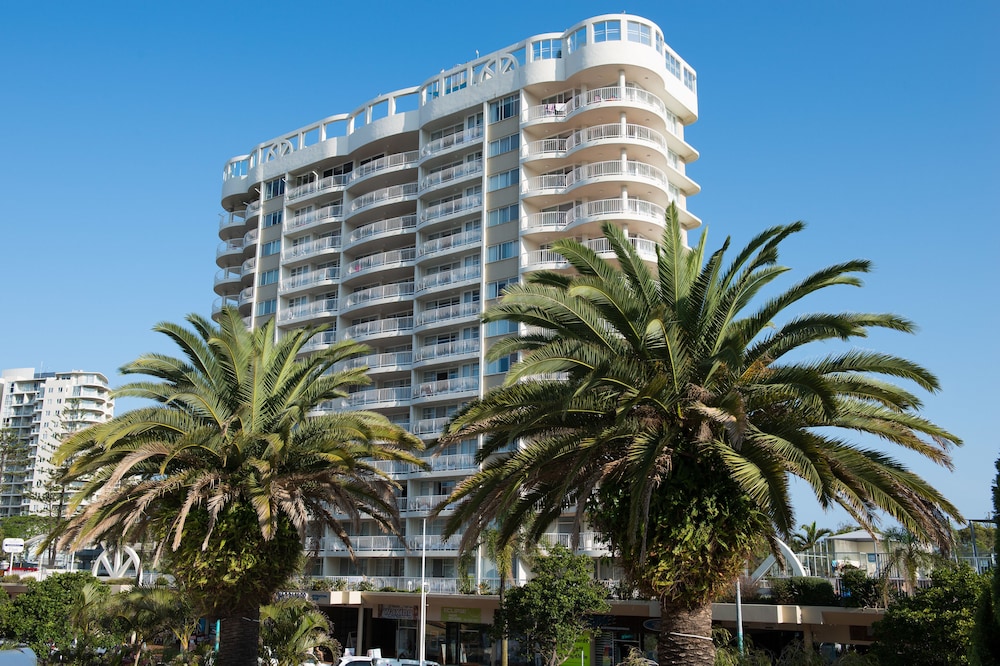 Beachcomber International Resort - carbon neutral hotel in Coolangatta