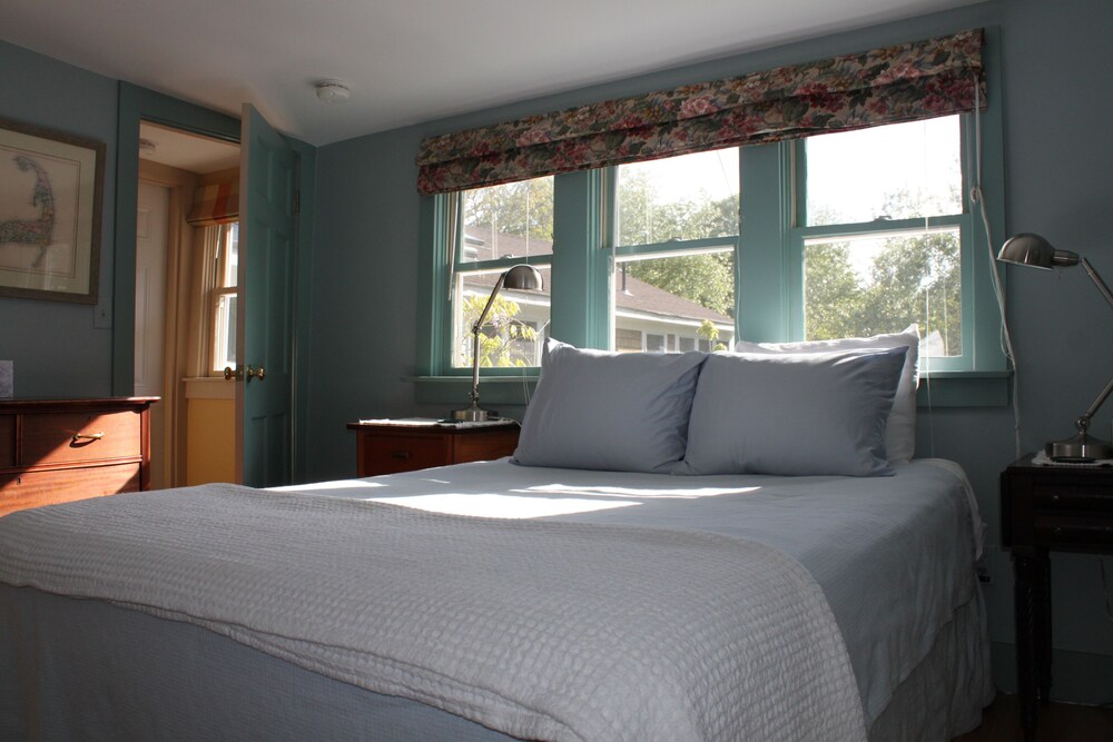Chatham Guest Rooms - photo 6