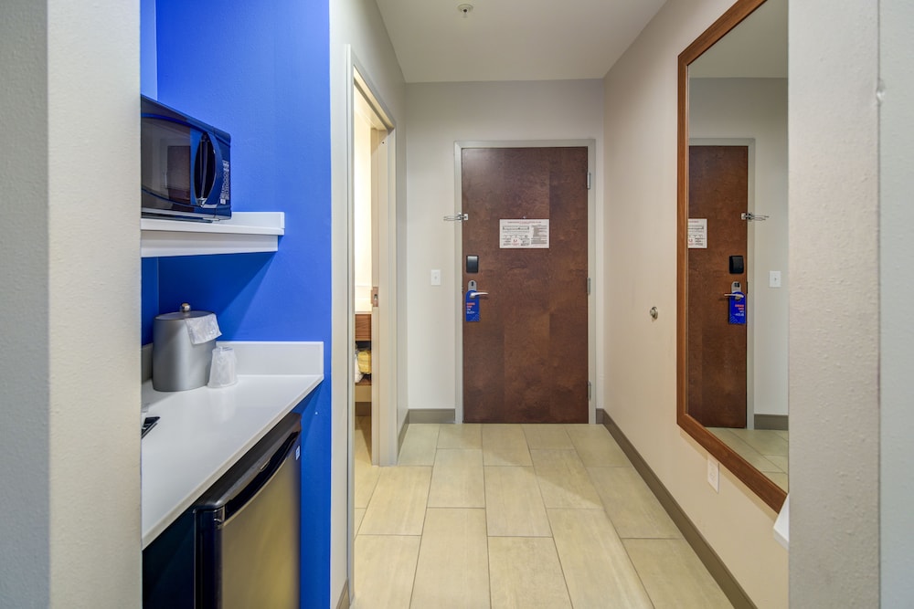 Holiday Inn Express & Suites Foley by IHG - photo 13