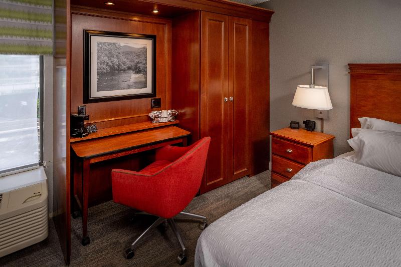 Hampton Inn Charleston Downtown - photo 67