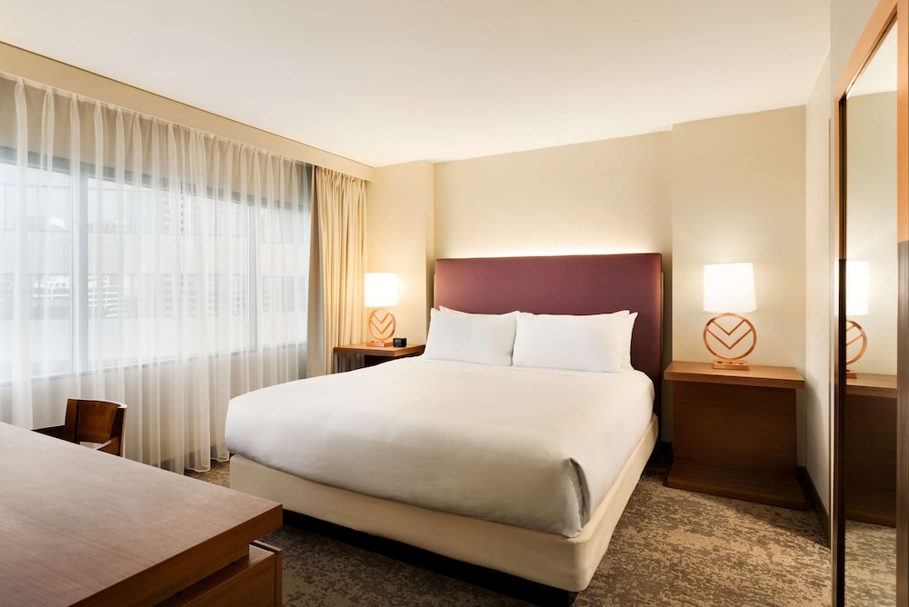 Embassy Suites by Hilton Phoenix Downtown North - photo 16