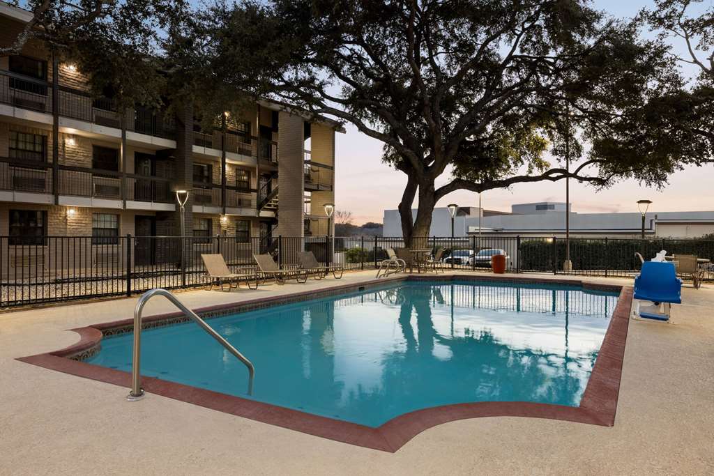 La Quinta Inn by Wyndham San Antonio I 35 N at Toepperwein - photo 29
