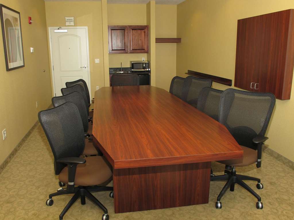 La Quinta Inn & Suites by Wyndham Bismarck - photo 35