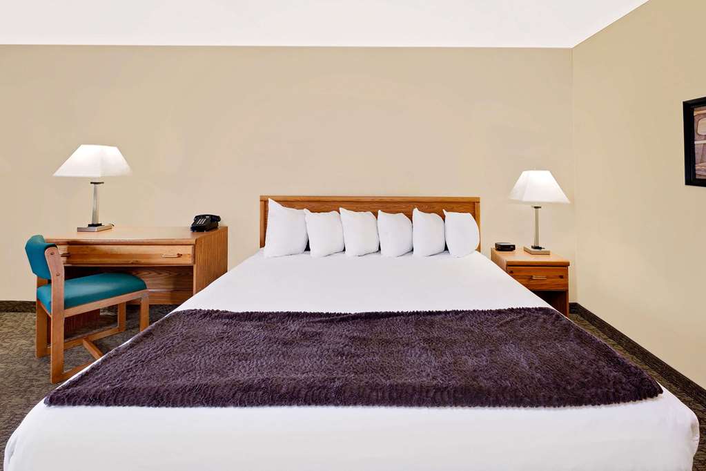 Days Inn by Wyndham Cadillac - photo 5