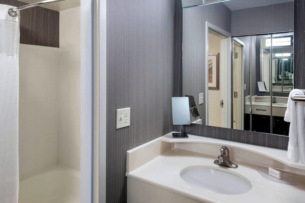 Courtyard by Marriott Lebanon - photo 9