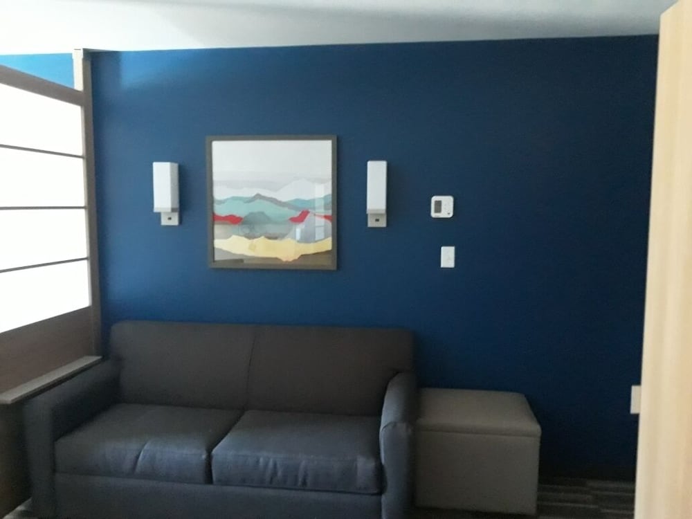 Microtel Inn & Suites by Wyndham Woodland Park - photo 8