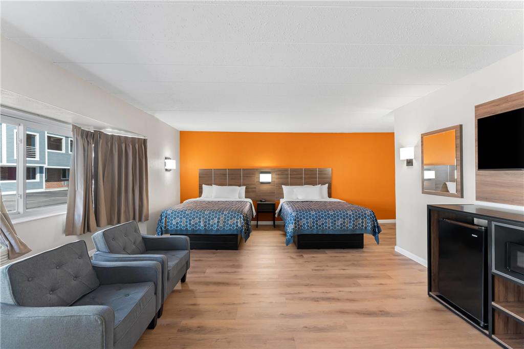 Econo Lodge Cranston Providence - photo 27