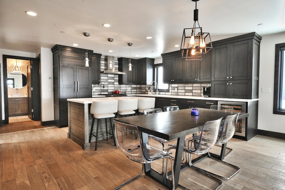 Pinetree by Avantstay Modern Park City Getaway w Patio & Balcony - photo 21