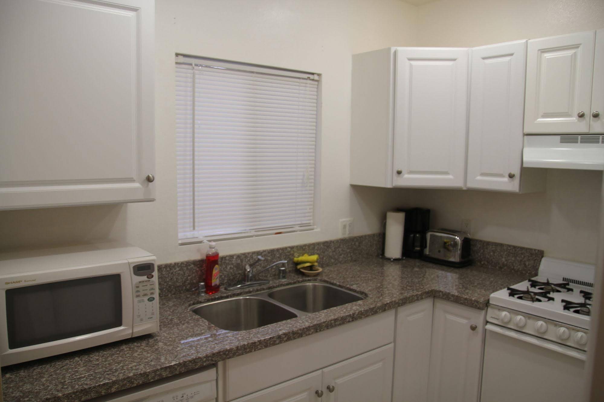 Modern Home In Burbank 6622682 — Burbank