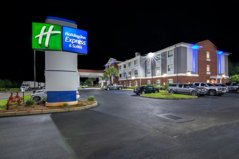 Holiday Inn Express & Suites Foley by IHG - photo 82