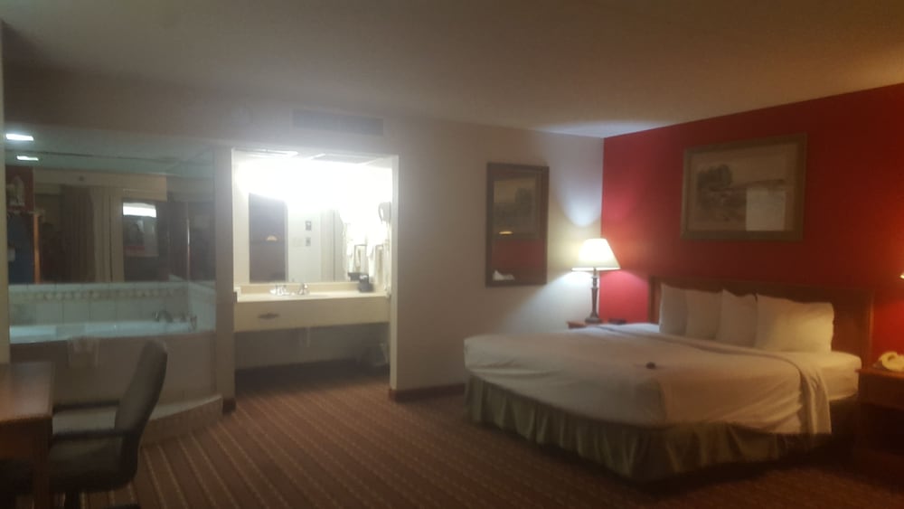 Salina Ambassador Hotel and Conference Center - photo 12