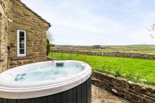 Central Malham Wellbeing Escape 5 bed house with yoga studio