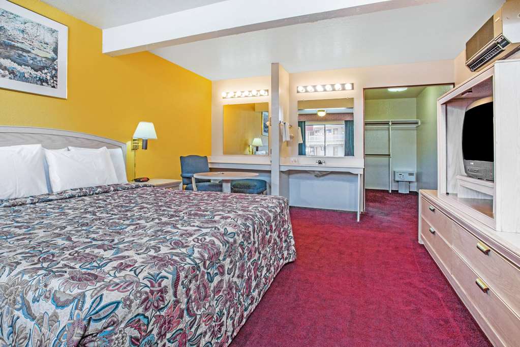 Travelodge by Wyndham Turlock - photo 12