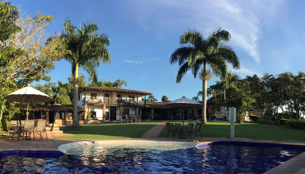 Finca Hotel Bosques del Samán Alcalá — hotel in Alcala