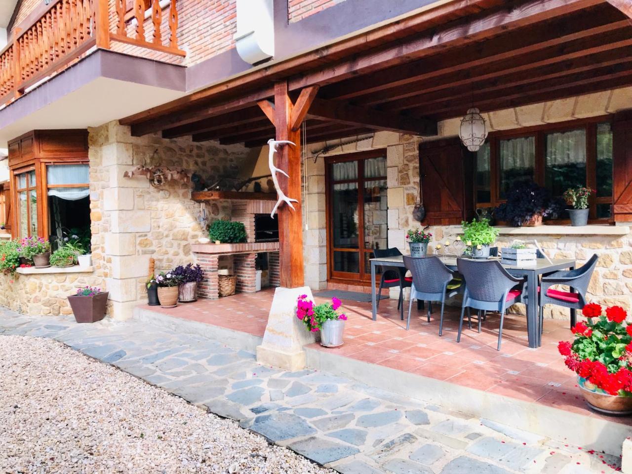 Caserio Arrigorri Excelente Ubicacion Jardin Con Barbacoa 15 Plazas — hotel in Murguia