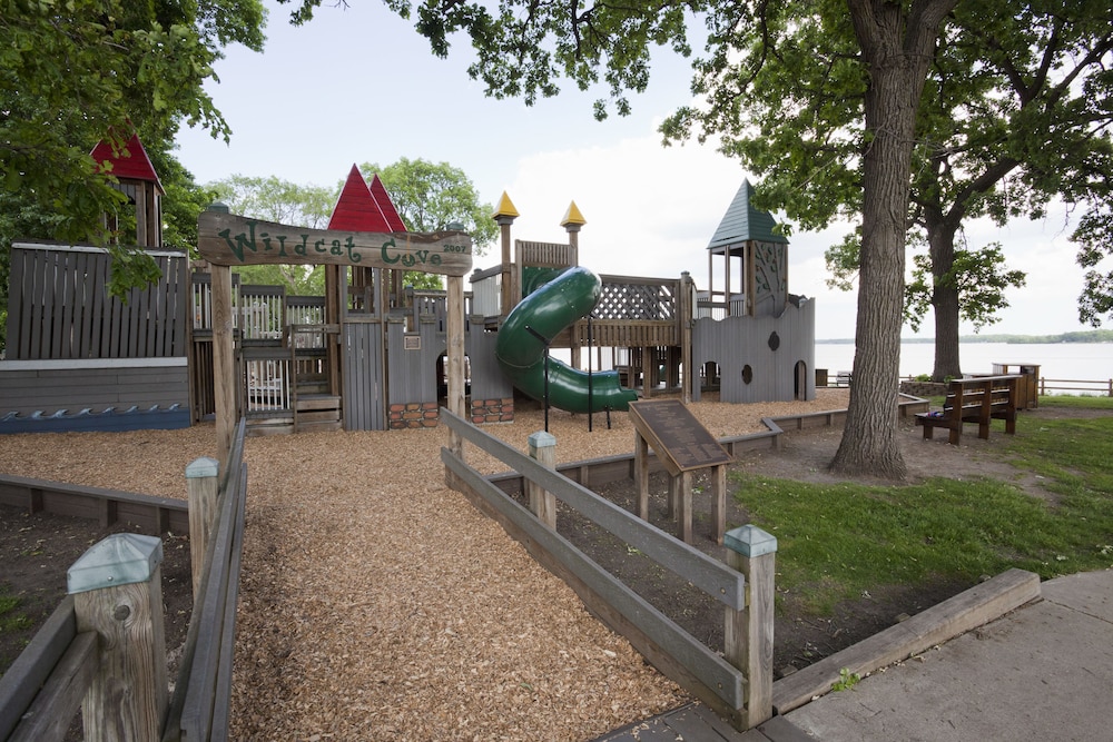 Hampton Inn Spicer Green Lake - photo 25