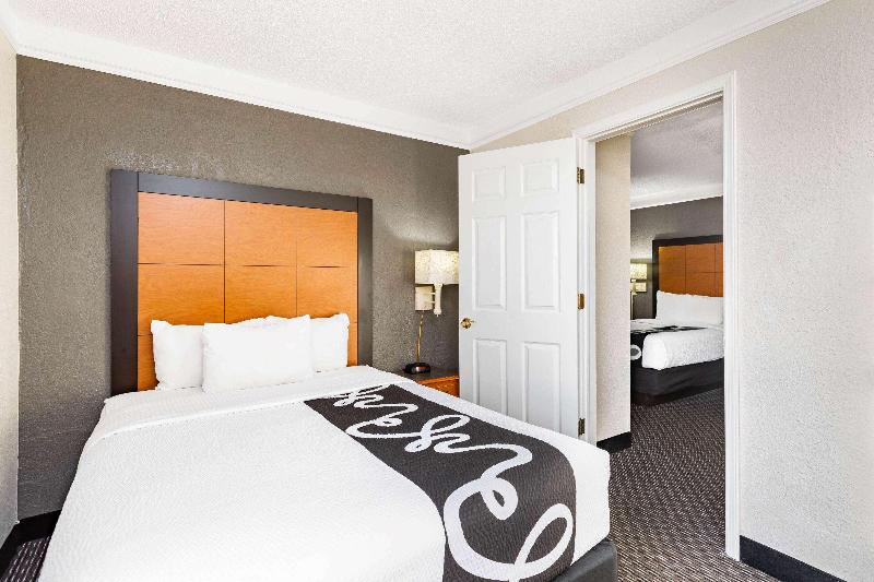 Travelodge by Wyndham El Paso Airport - photo 7
