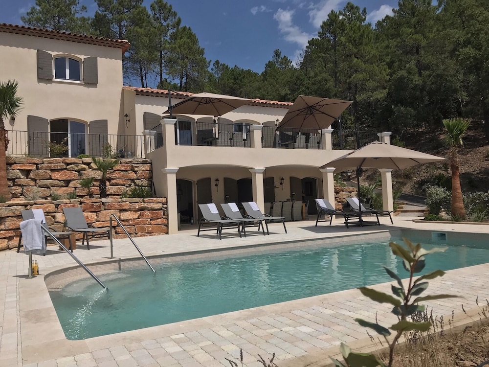Villa in Le Plan de la tour With Pool — 4-Star Luxury Hotel in Le Muy, France