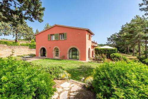 Chalet Azzurro — 4-Star Luxury Hotel in Trequanda, Italy