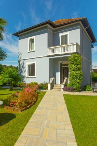 Villa Moiacchina Luxury Home — 5-Star Luxury Hotel in Garbagnate Monastero, Italy