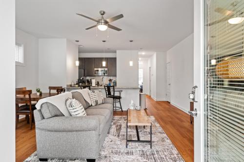 Charming Duplex Retreat in Old Town Manchester VA — 4-Star Luxury Hotel in Richmond, United States