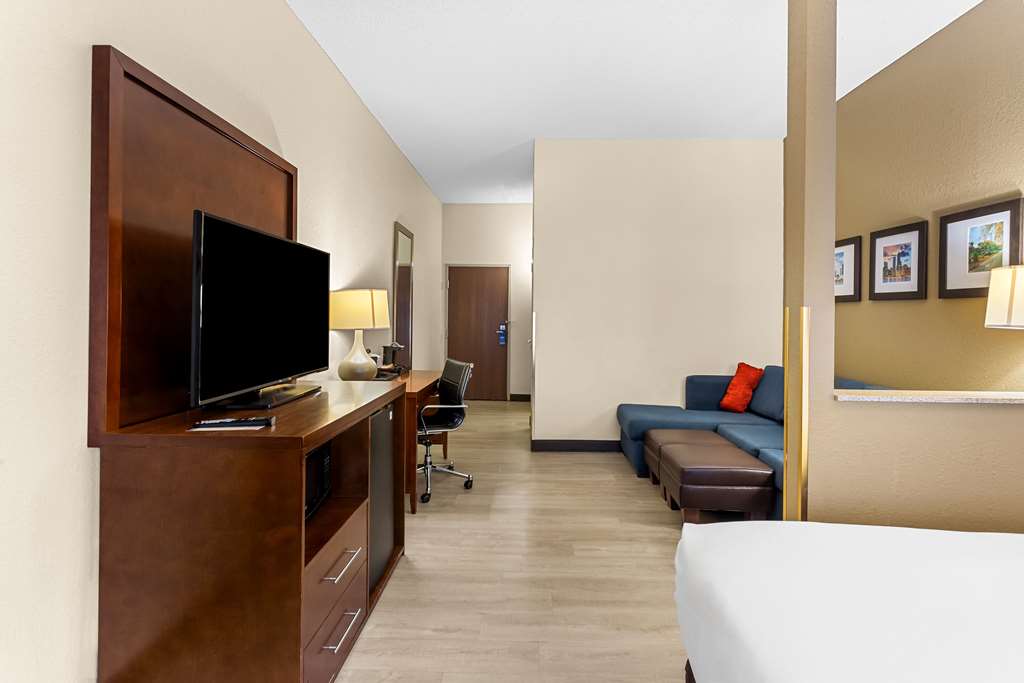 Comfort Suites Grayslake near Libertyville North - photo 18