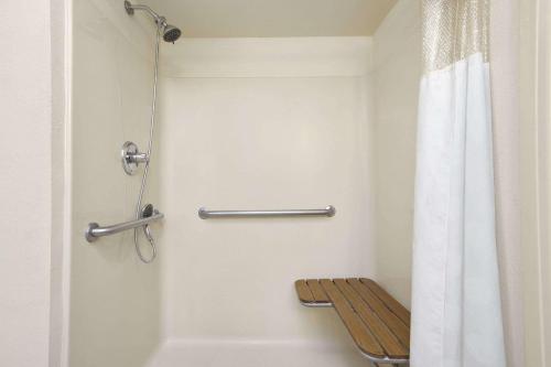 Days Inn By Wyndham Lexington Columbia - photo 8