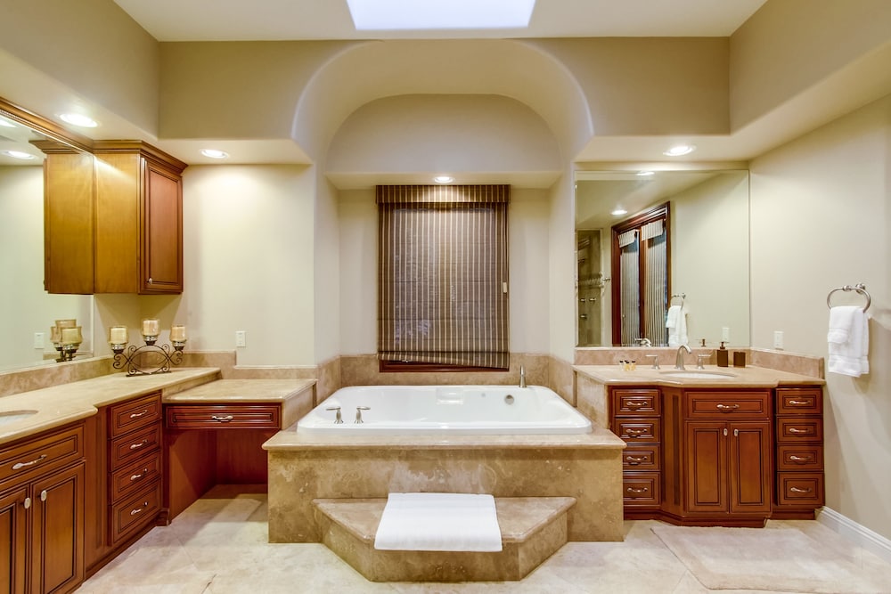 Tropical 5BR La Jolla Retreat by NamaStay - photo 25