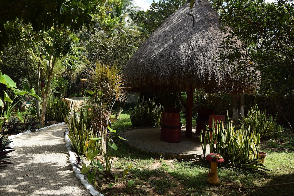 Finca Oz - carbon neutral hotel in Homun