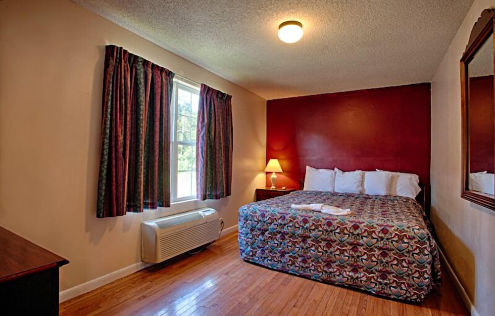 Economy Motel Inn & Suites - photo 8