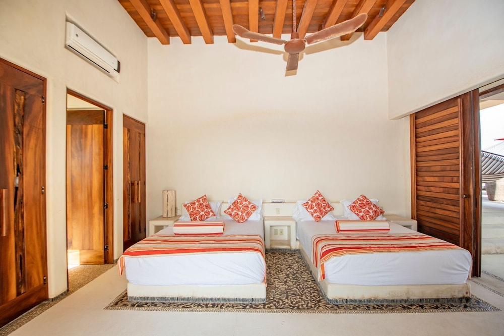 Casa Don Luis Luxury beachfront house — 4-Star Luxury Hotel in Petacalco, Mexico