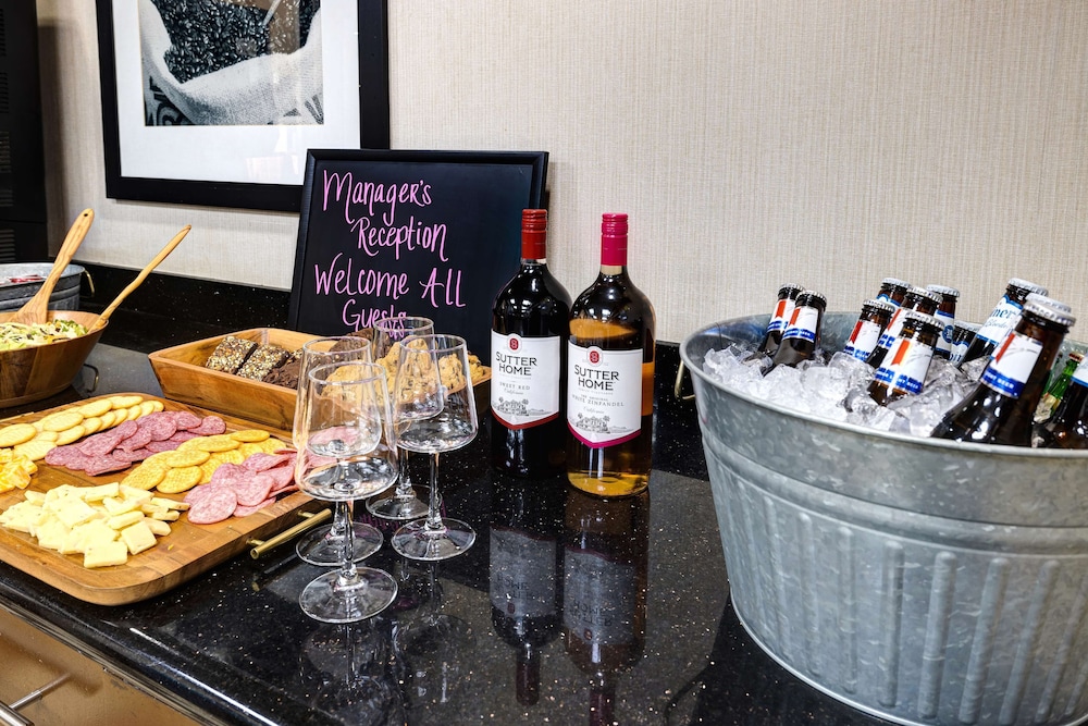 Hampton Inn Victoria - photo 39