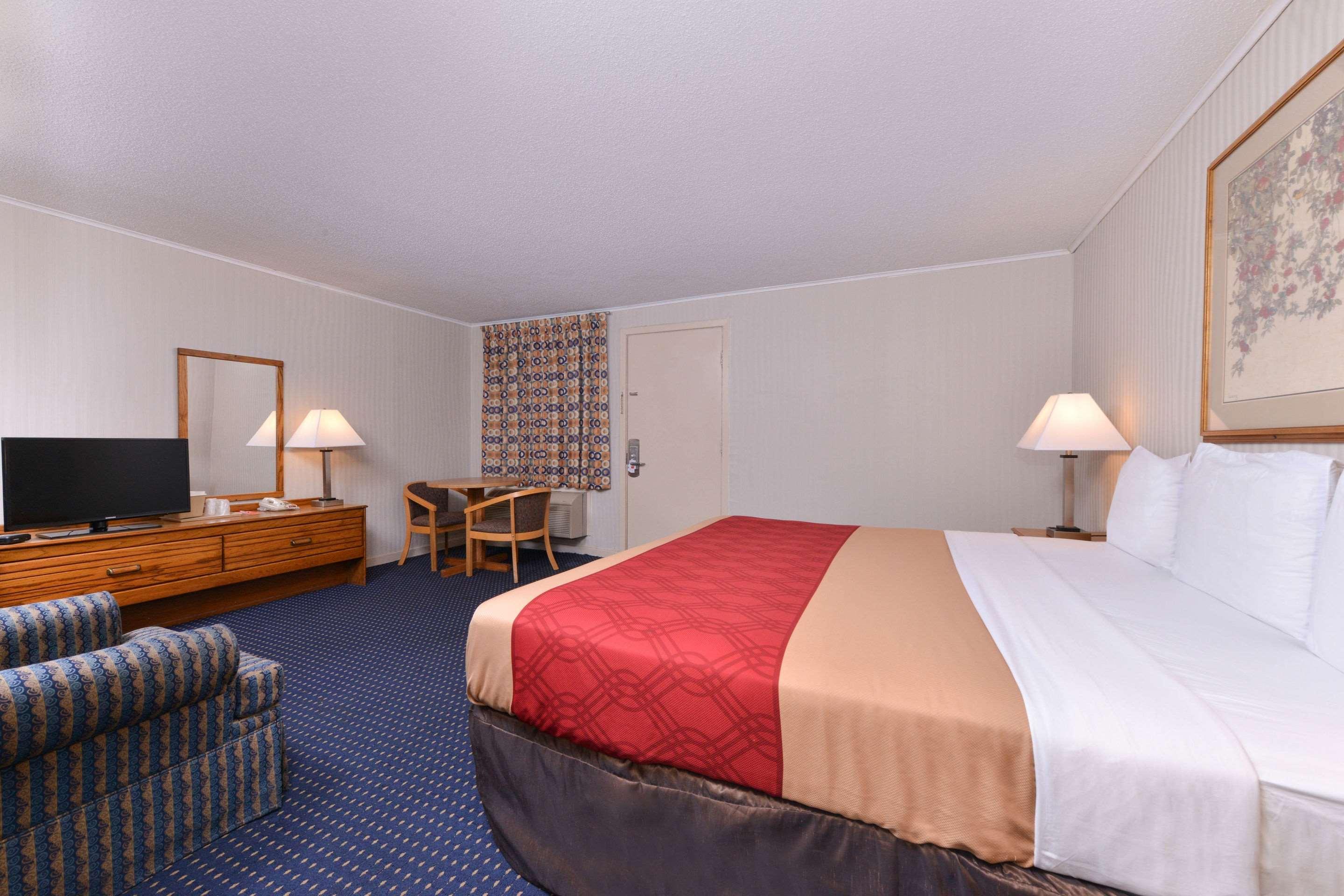 Economy Inn East Hartford CT - photo 11