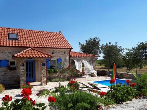 Holiday Home Toma — 4-Star Luxury Hotel in Knin, Croatia