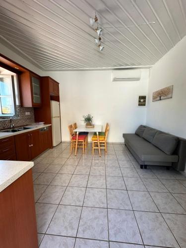 KaminiStudioApartment in Ydra, Greece