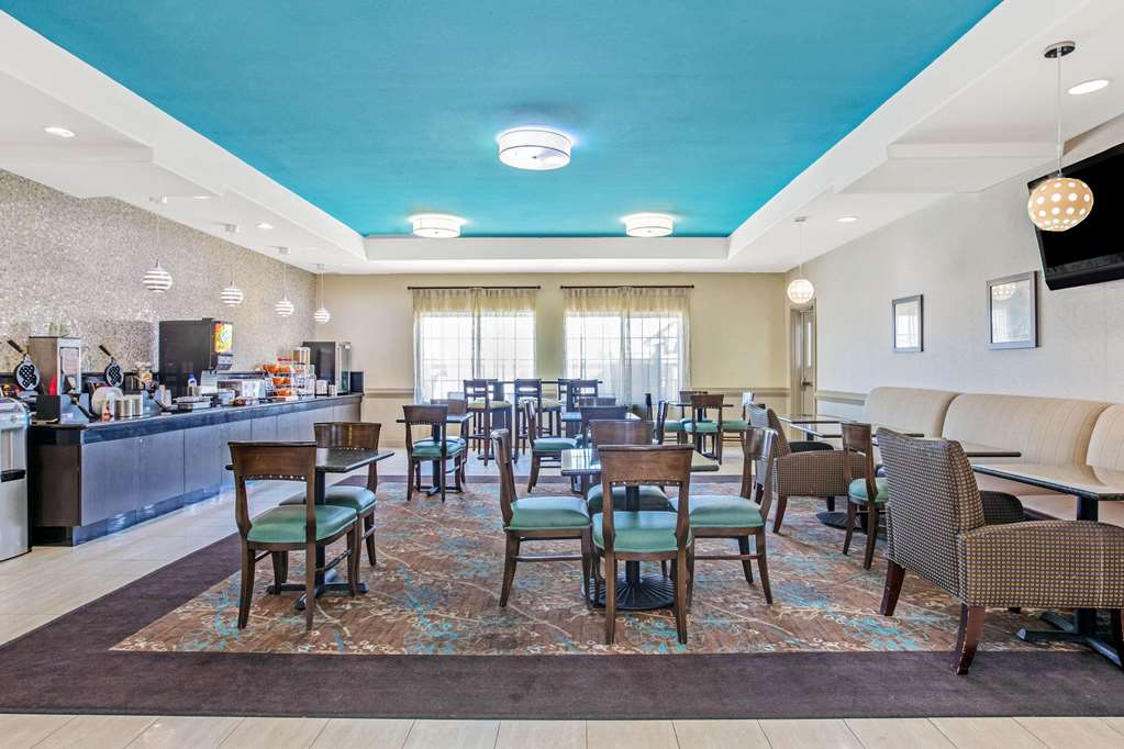 La Quinta Inn & Suites by Wyndham Corpus Christi Airport - photo 27