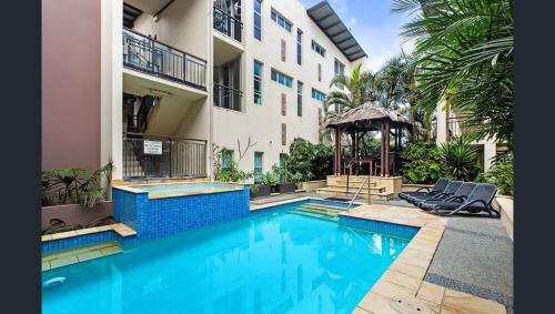 3 Bedroom Central Beachside Kingscliff Apartment with Pool — 4-Star Luxury Hotel in Kingscliff, Australia