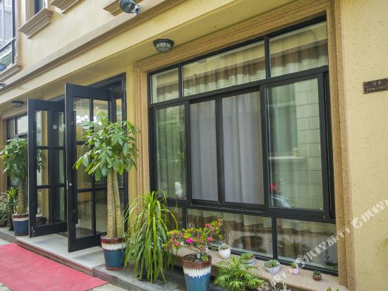 Shengsi floating house in Caiyuan, People's Republic of China