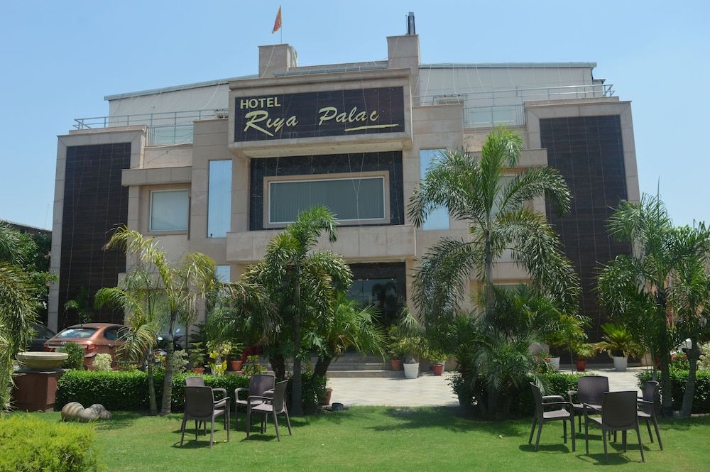 Hotel Riya Palace in Haldwani, India