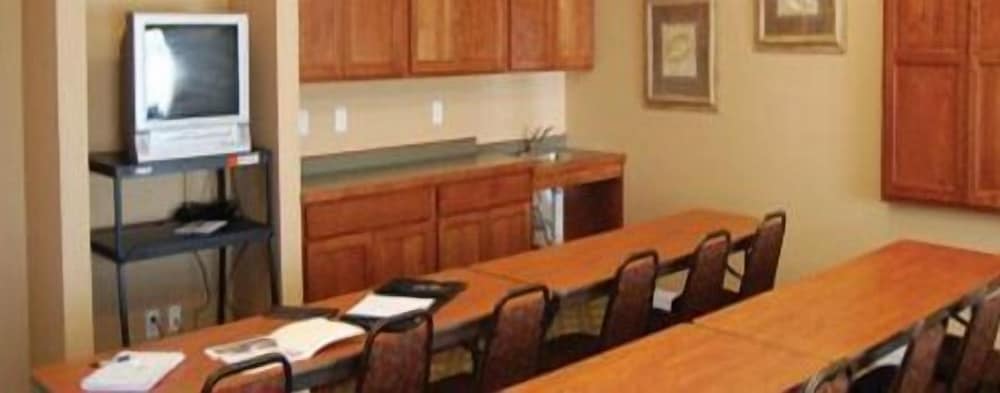 GrandStay Residential Suites Hotel - photo 31