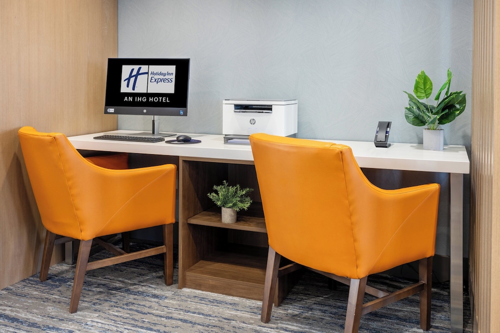 Holiday Inn Express & Suites Benson by IHG - photo 42