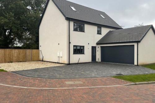 5 Bedroom Cottage in New Waltham Grimsby — 4-Star Luxury Hotel in Grimsby, United Kingdom
