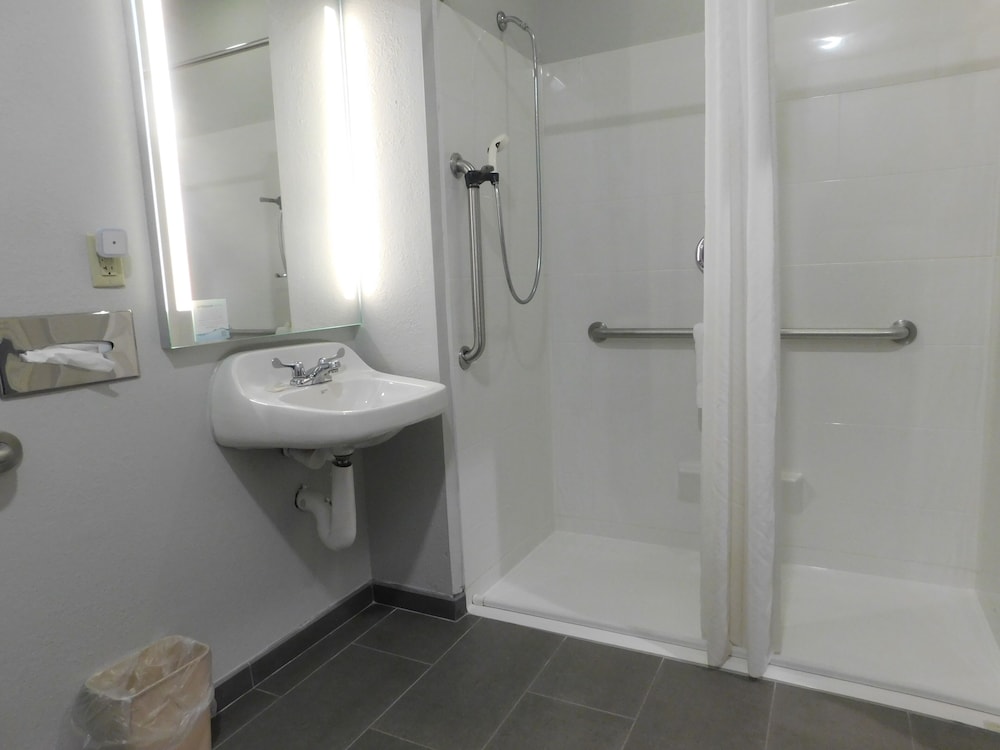 Microtel Inn & Suites by Wyndham Wheeling at Highlands - photo 18