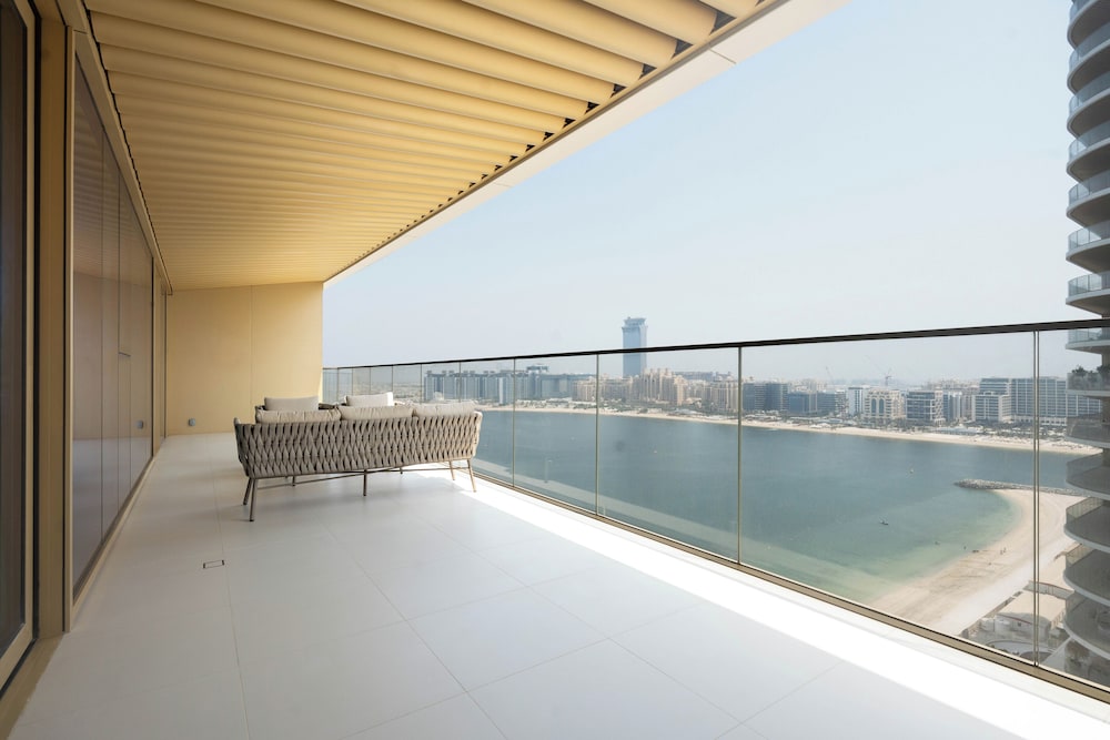 KeyRock Palm View Luxury Stay in GB — 4-Star Luxury Hotel in Dubai, United Arab Emirates