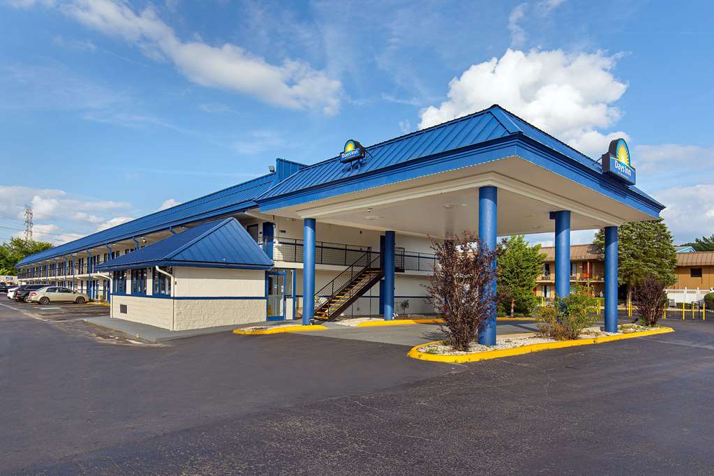 Days Inn By Wyndham Knoxville North - photo 3