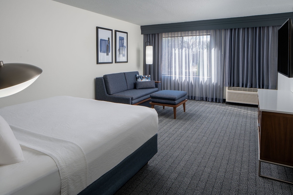 Courtyard by Marriott Decatur - photo 7